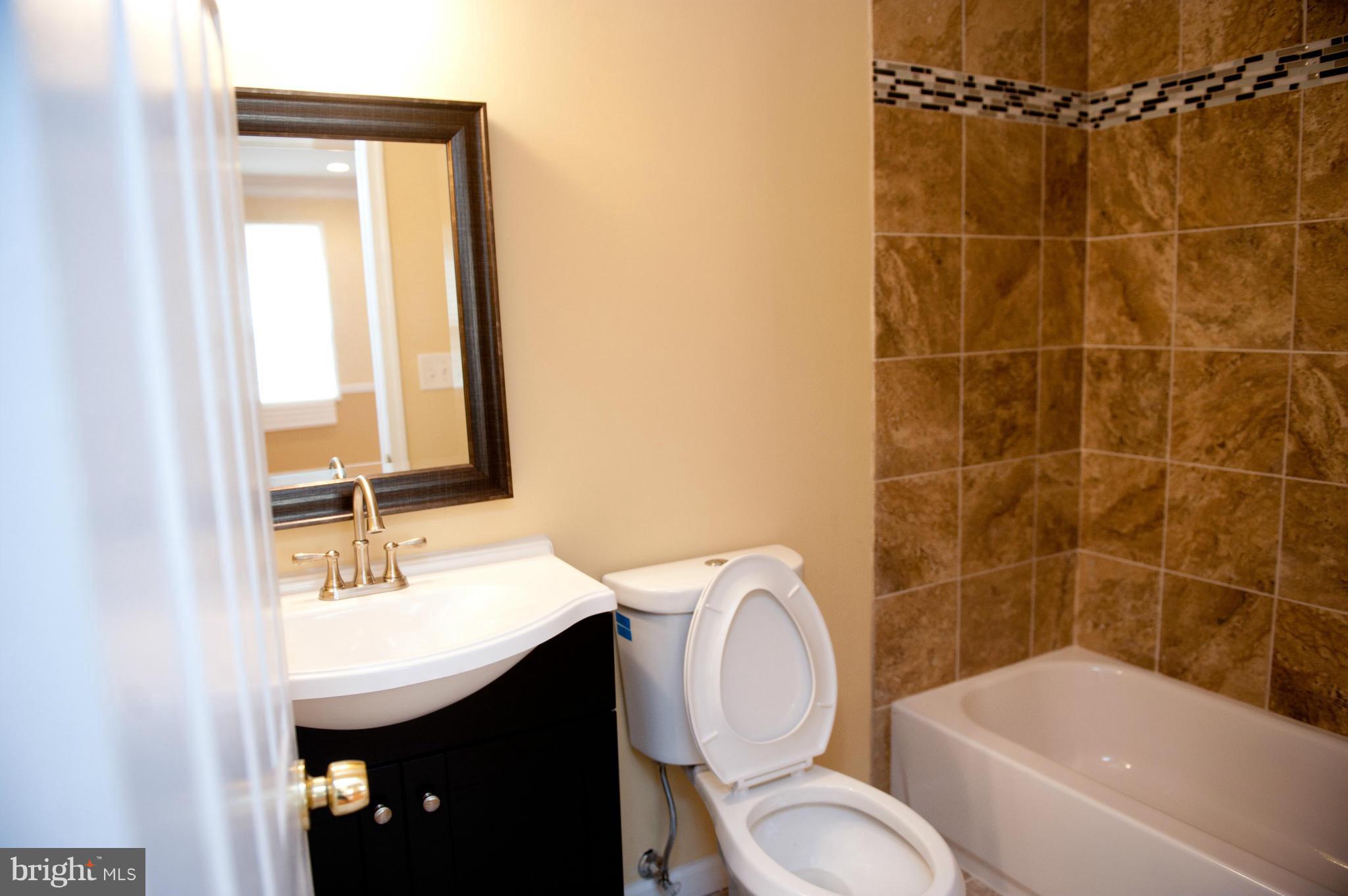 1910 Cedric Road Baltimore, MD 21216 - Photo 17 of 24 Bath