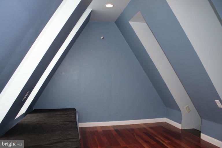 410 Longdraft Road Gaithersburg, MD 20878 - Photo 20 of 22 Loft