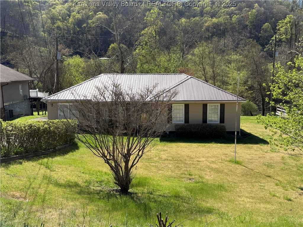 5336 Old Logan Road Logan, WV 25601 - Photo 4 of 24 Gallery Image 4