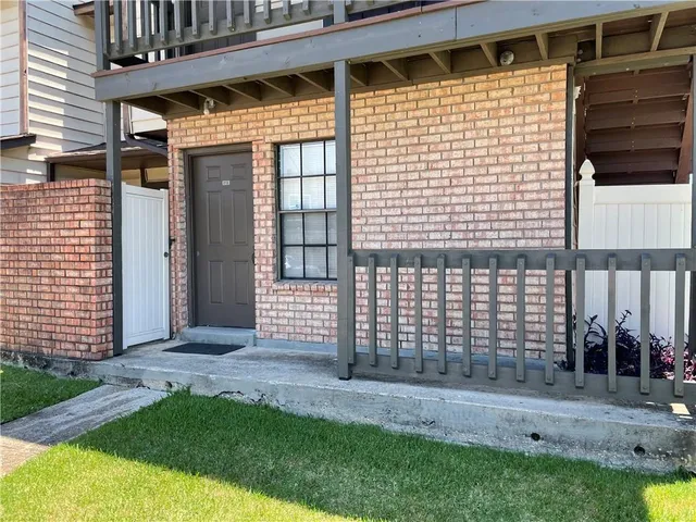 $1,300 | 2948 Manhattan Boulevard, Unit 213, Harvey, LA 70058