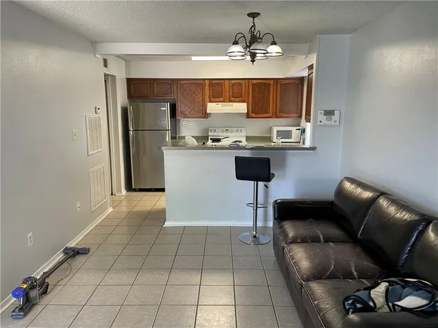 $1,300 | 2948 Manhattan Boulevard, Unit 213, Harvey, LA 70058