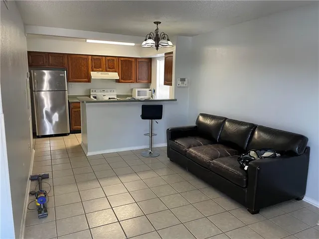 $1,300 | 2948 Manhattan Boulevard, Unit 213, Harvey, LA 70058