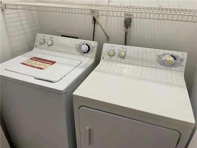 $1,300 | 2948 Manhattan Boulevard, Unit 213, Harvey, LA 70058