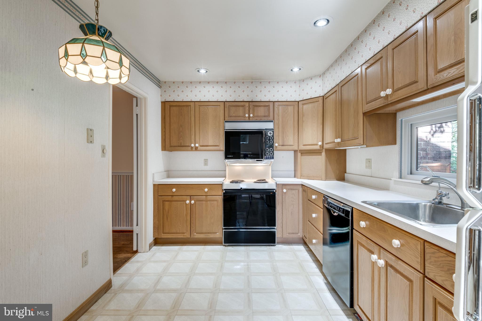 11769 Indian Ridge Road Reston, VA 20191 - Photo 7 of 48
