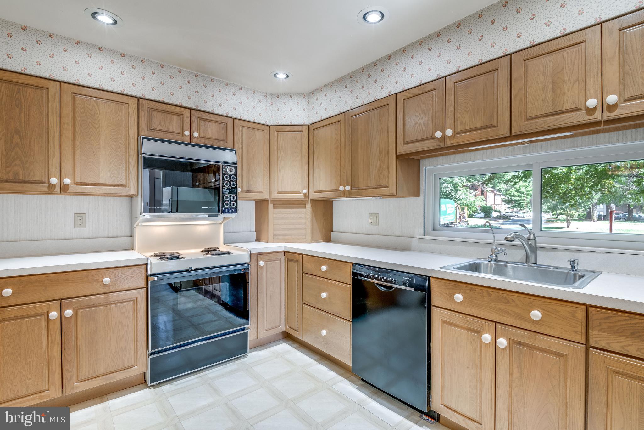 11769 Indian Ridge Road Reston, VA 20191 - Photo 8 of 48