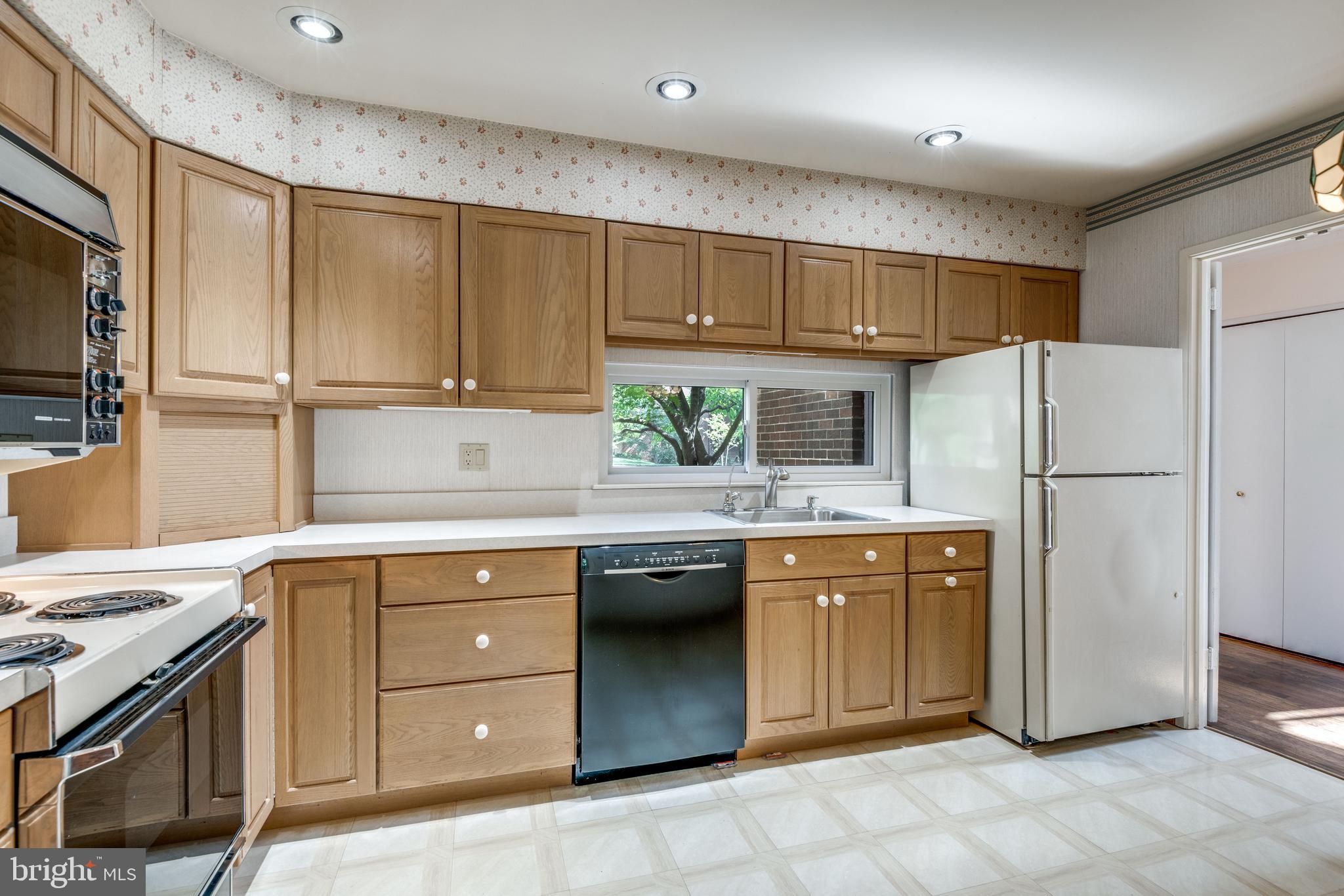 11769 Indian Ridge Road Reston, VA 20191 - Photo 9 of 48