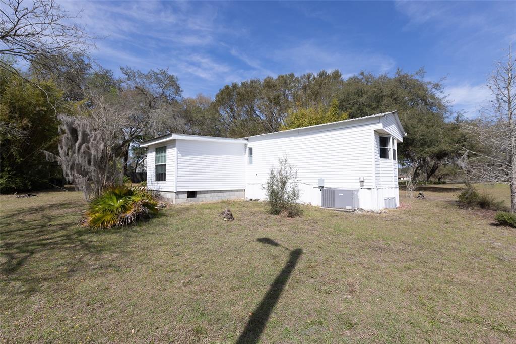 1824 Marion County Road Weirsdale, FL 32195 - Photo 3 of 15