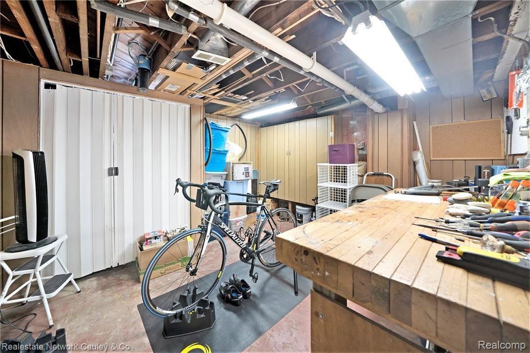 114 Riverside Drive Mount Clemens, MI 48043 - Photo 34 of 42 tool room.jpg