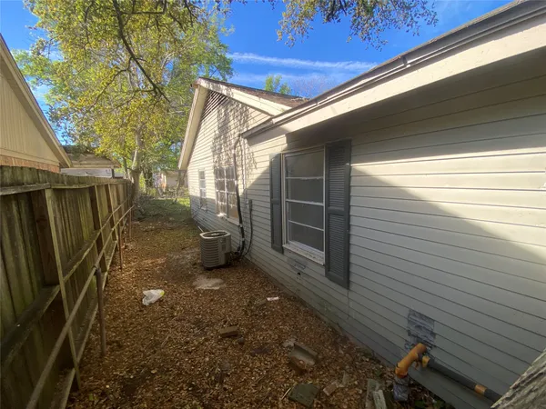 $1,899 | 8607 Sherrywood Drive, Houston, TX 77044