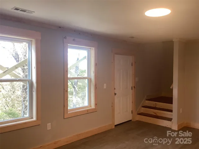 a view of entryway with window