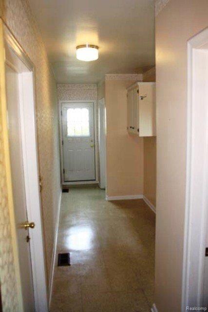 566 Ballantyne Road Grosse Pointe, MI 48236 - Photo 8 of 16 566B8