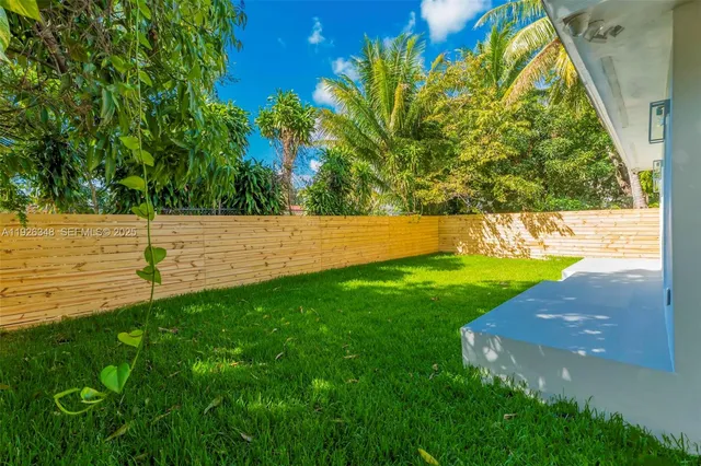 a view of a house with a backyard