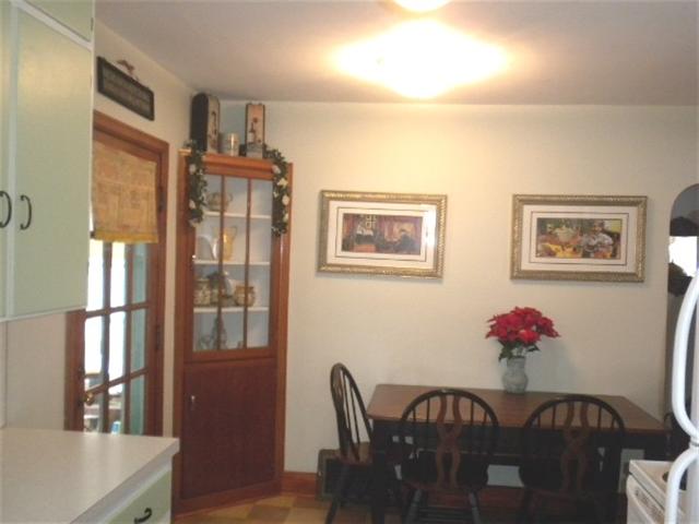 2015 Ridgeway Court Bettendorf, IA 52722 - Photo 7 of 12 Gallery Image 7