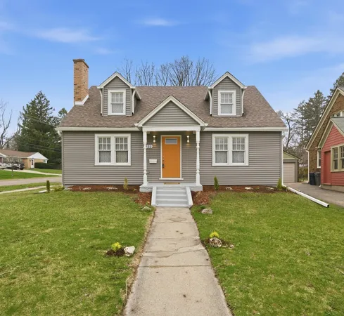 $299,000 | 302 Hubbard Avenue, Elgin, IL 60123