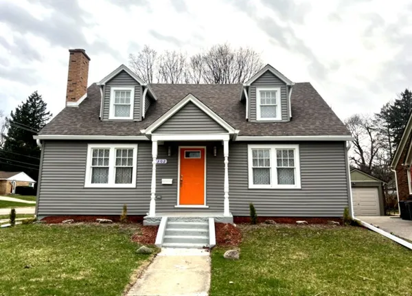 $299,000 | 302 Hubbard Avenue, Elgin, IL 60123