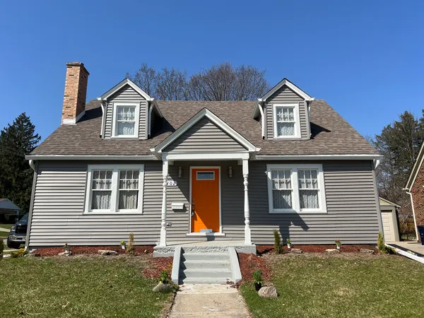 $299,000 | 302 Hubbard Avenue, Elgin, IL 60123