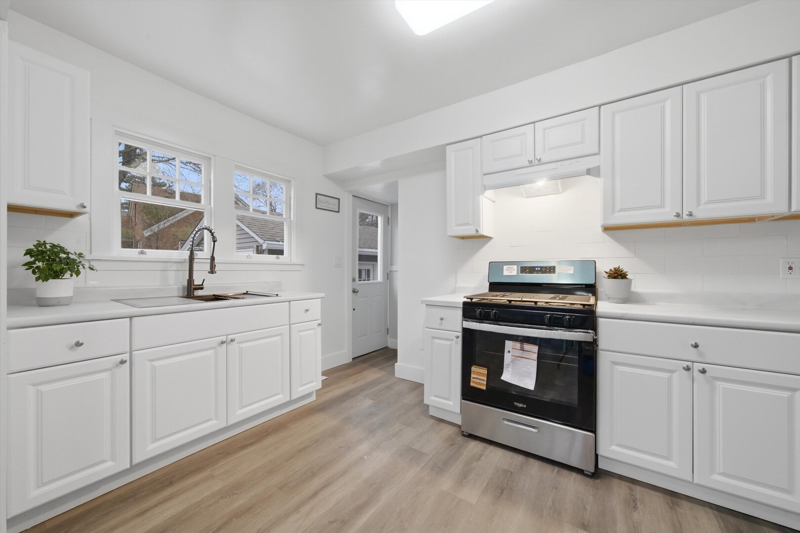 302 Hubbard Avenue Elgin, IL 60123 - Photo 11 of 38