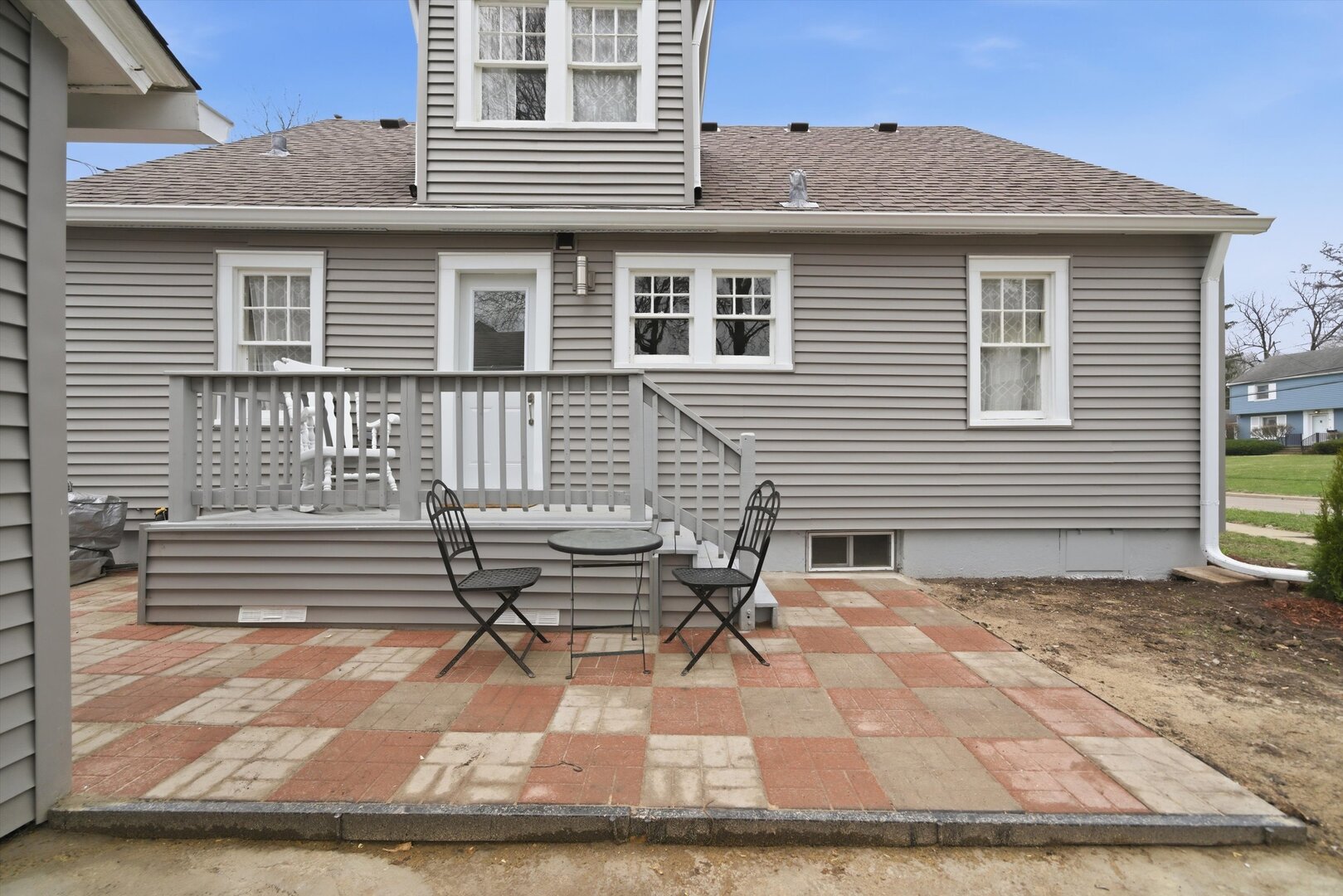 302 Hubbard Avenue Elgin, IL 60123 - Photo 4 of 38