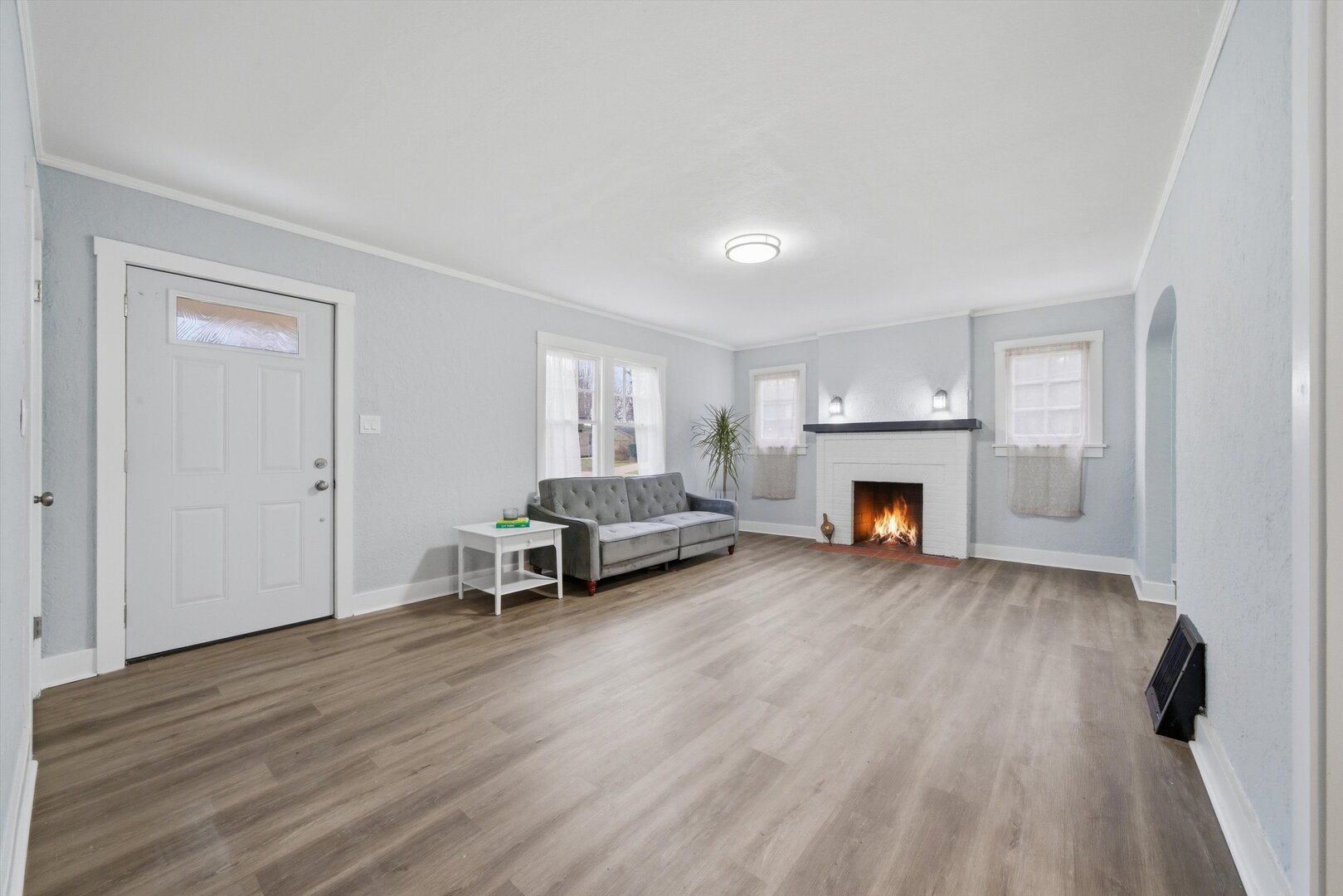 302 Hubbard Avenue Elgin, IL 60123 - Photo 6 of 38