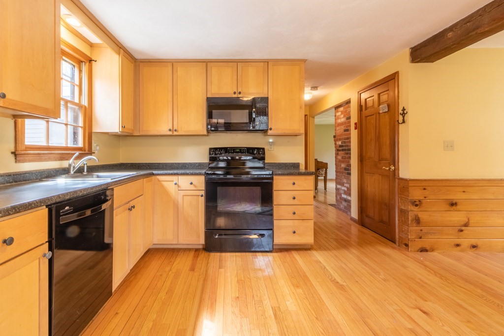 48 Davis Road Tyngsborough, MA 01879 - Photo 4 of 28 Gallery Image 4