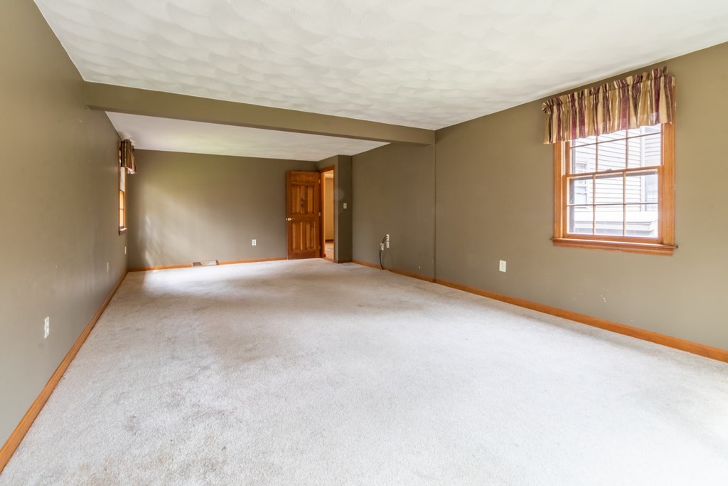 48 Davis Road Tyngsborough, MA 01879 - Photo 7 of 28 Gallery Image 7