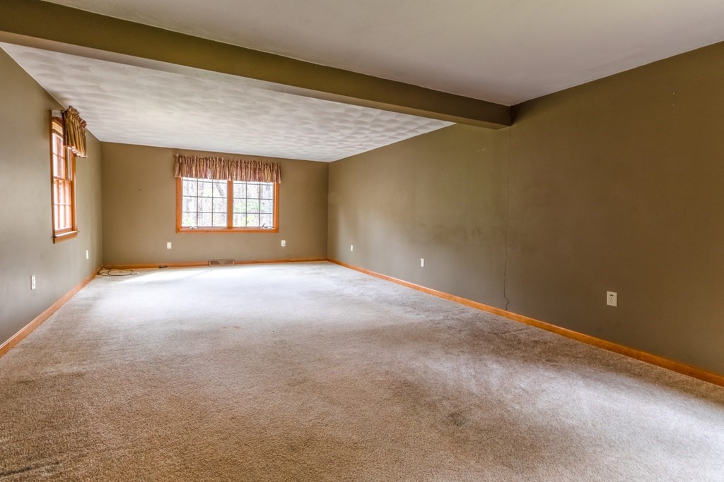 48 Davis Road Tyngsborough, MA 01879 - Photo 8 of 28 Gallery Image 8