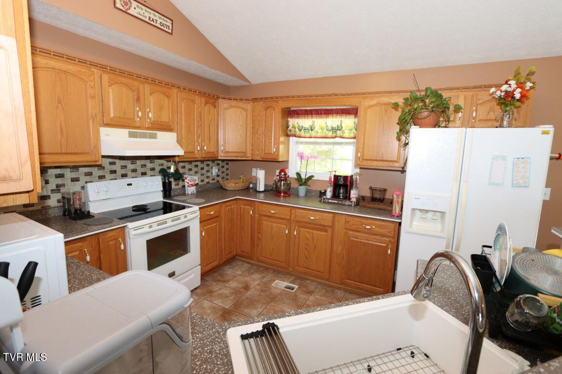 21377 Tranbarger Road Bristol, VA 24202 - Photo 12 of 40 11