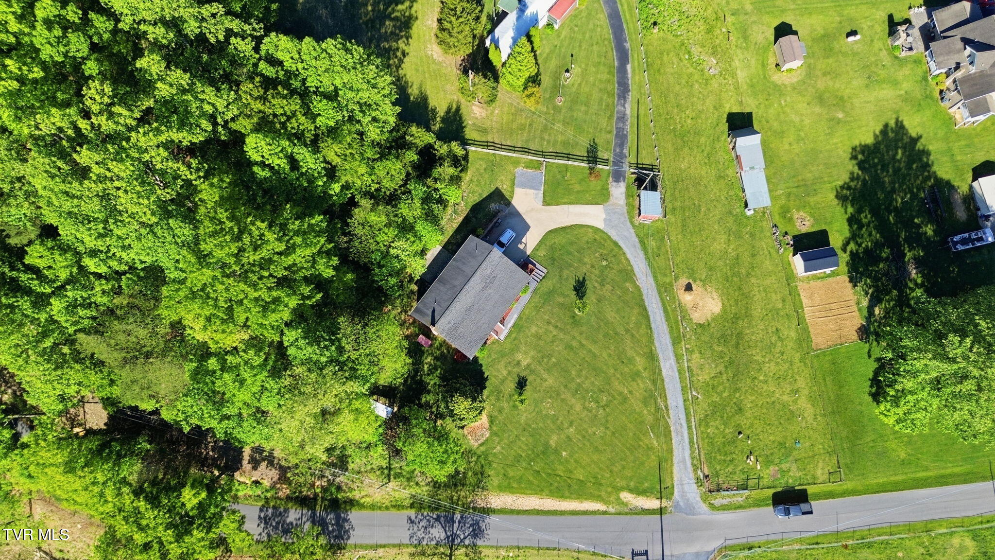 21377 Tranbarger Road Bristol, VA 24202 - Photo 36 of 40 36