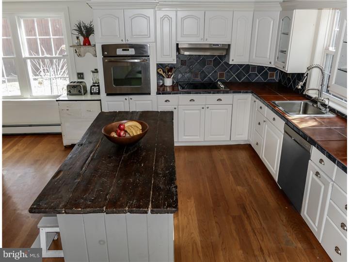 202 Stoopville Road Newtown, PA 18940 - Photo 5 of 25 Kitchen