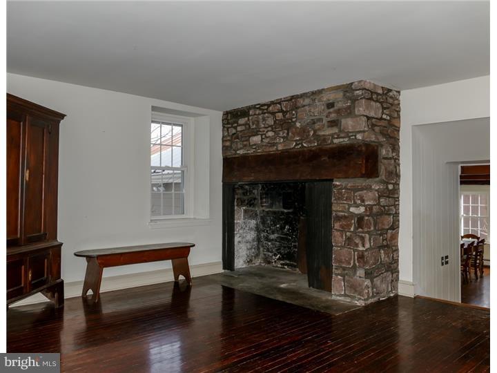 202 Stoopville Road Newtown, PA 18940 - Photo 10 of 25 Living Room