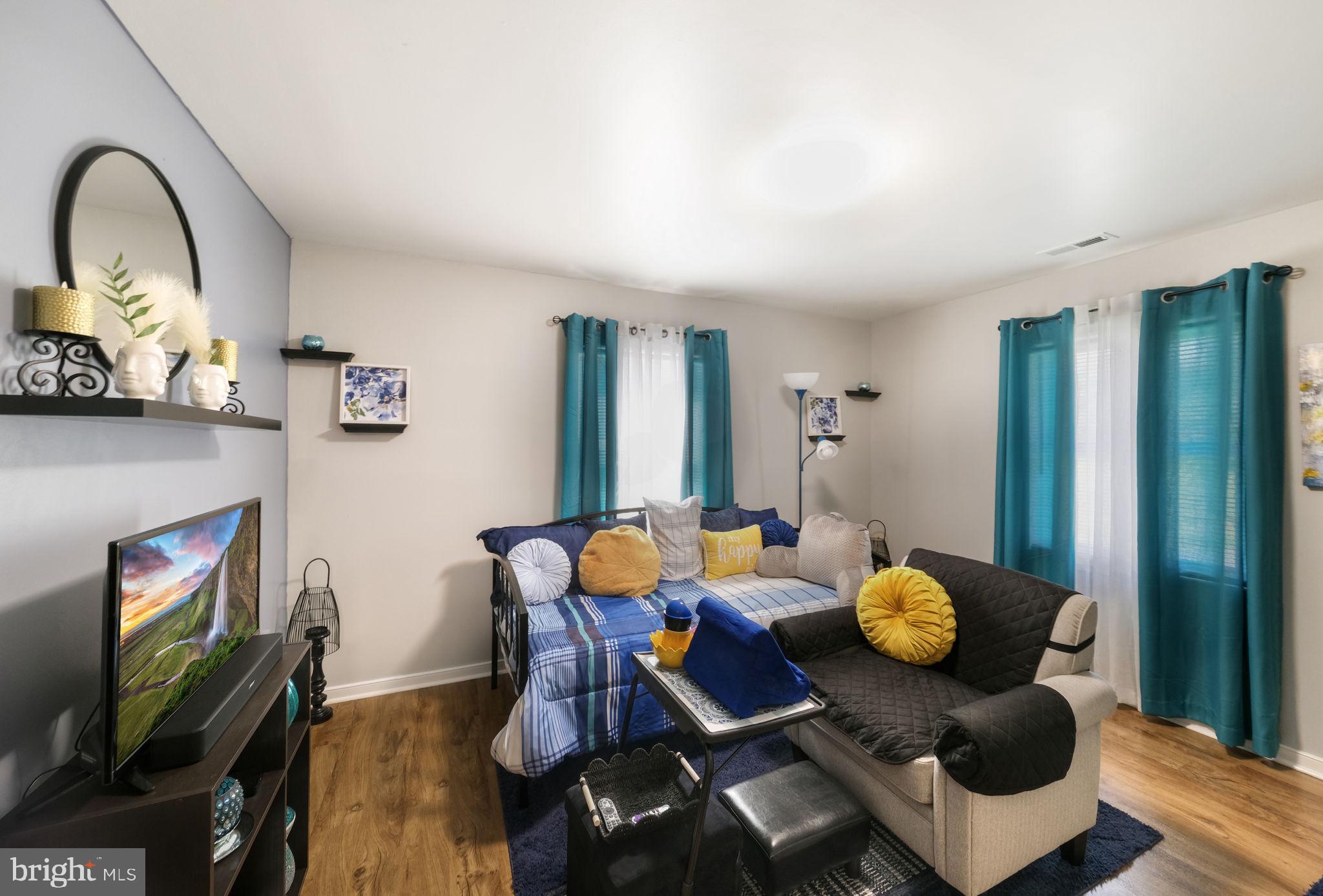 20384 Mary Ball Road White Stone, VA 22578 - Photo 11 of 31 Cozy retreat with vibrant accents.