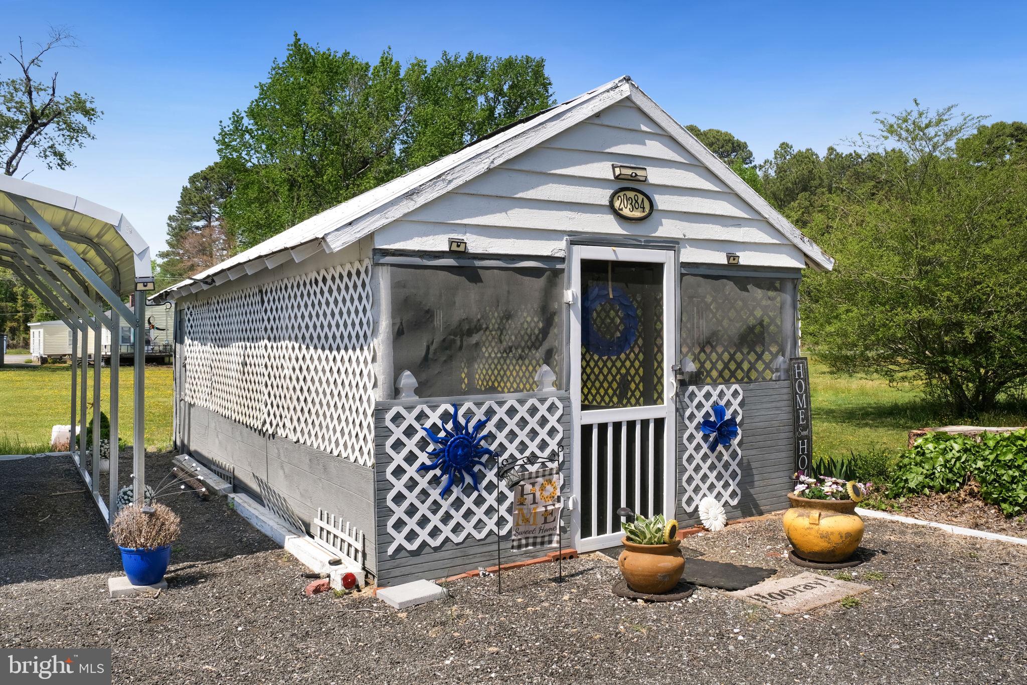 20384 Mary Ball Road White Stone, VA 22578 - Photo 4 of 31 Charming cottage with vibrant accents.