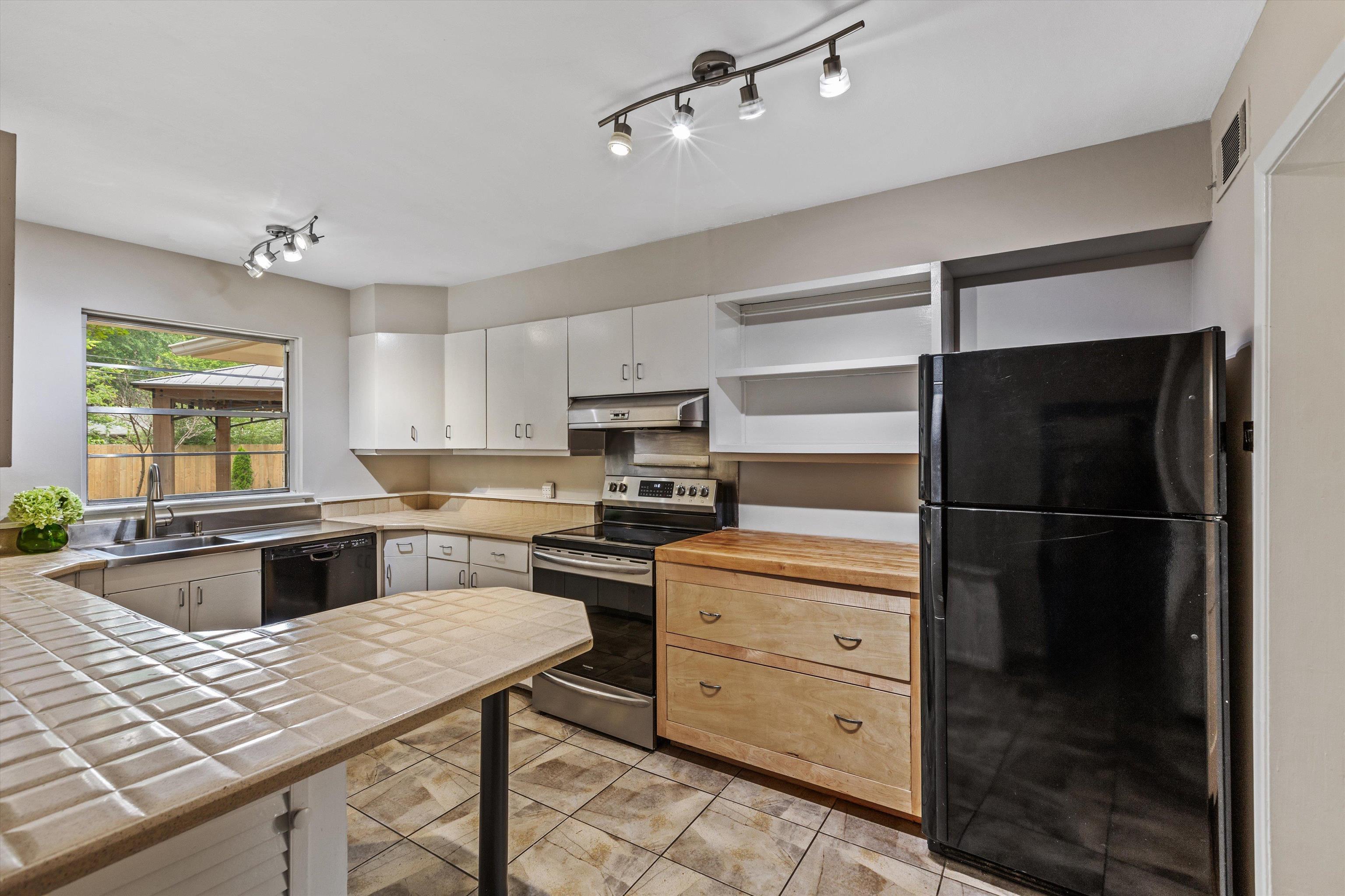 1095 South Perkins Road Memphis, TN 38117 - Photo 10 of 31