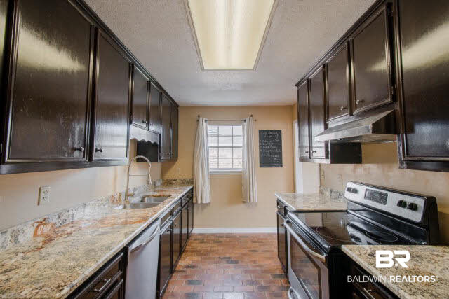 6968 Hedgestone Way Mobile, AL 36608 - Photo 19 of 44 Kitchen