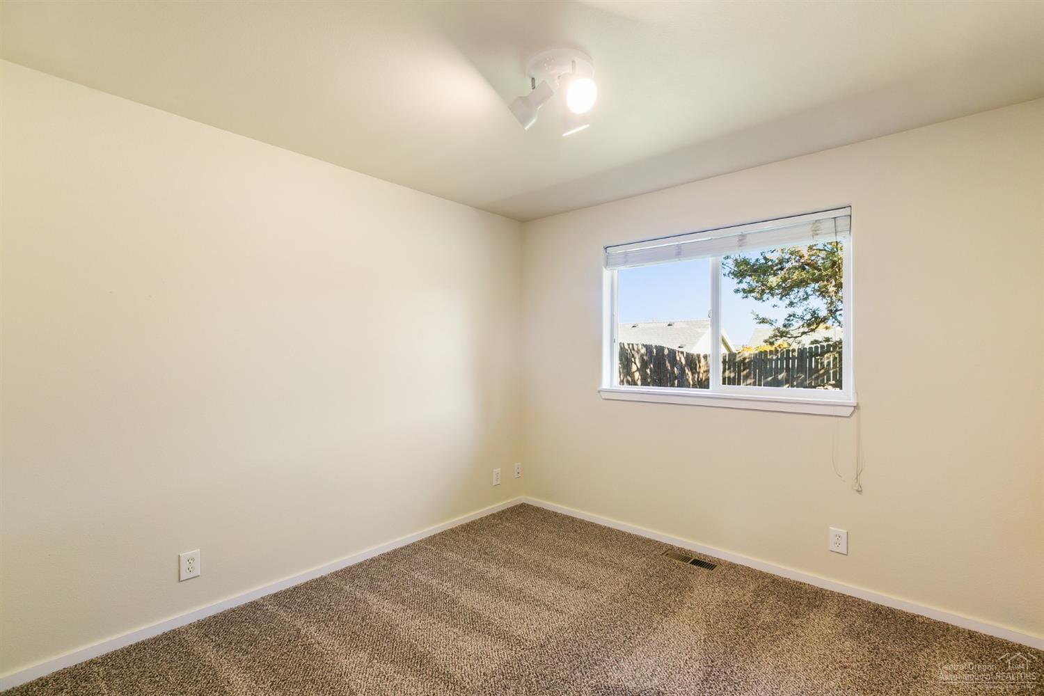 808 Northeast Tierra Road Bend, OR 97701 - Photo 7 of 17 Additional Photo
