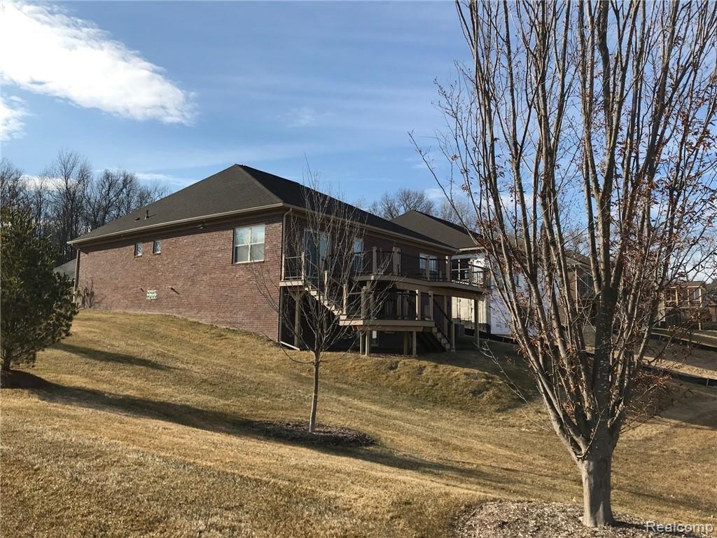 5505 Woodfall Road Clarkston, MI 48348 - Photo 3 of 46