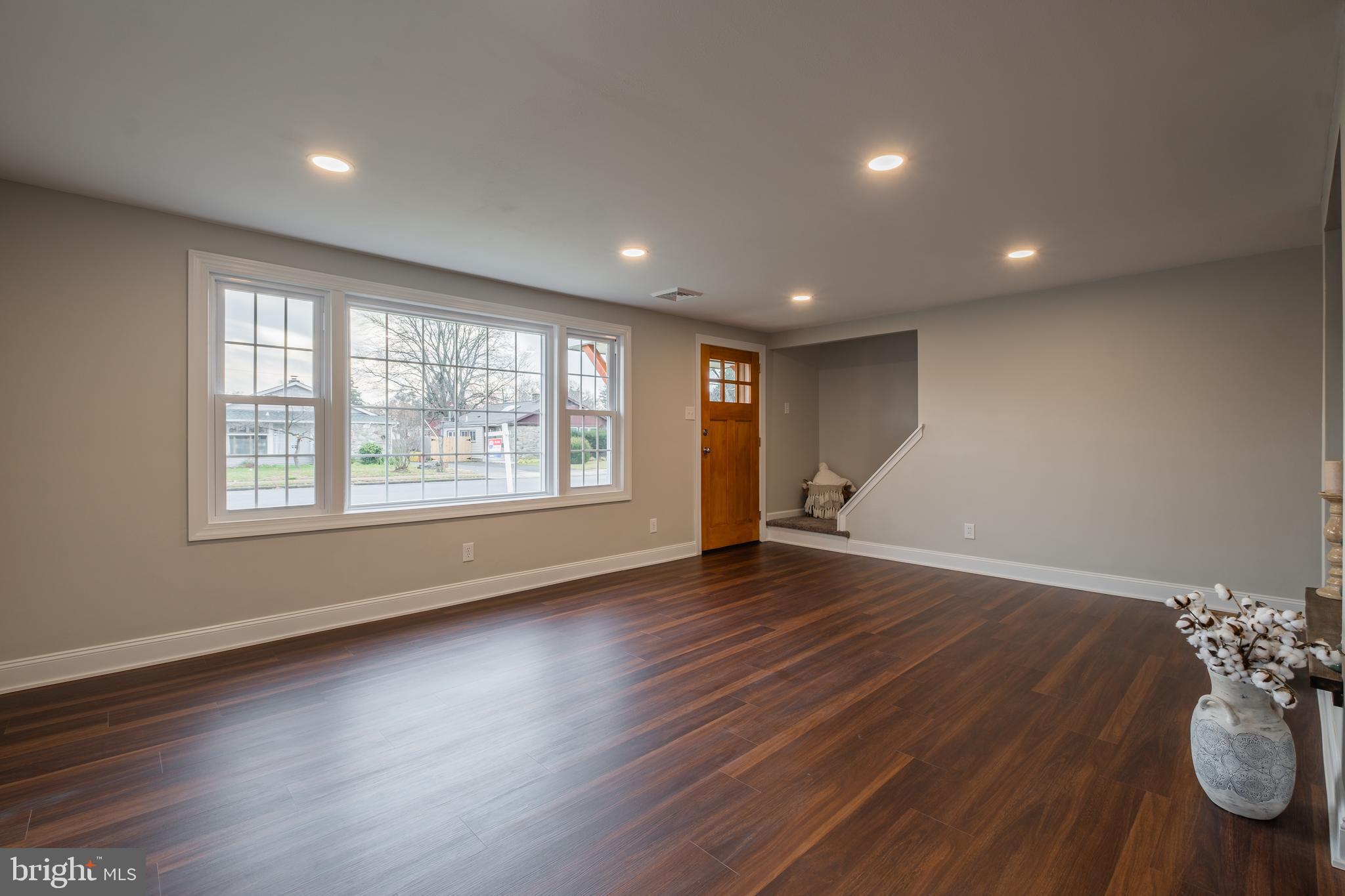 519 Ramsey Road Oreland, PA 19075 - Photo 3 of 33