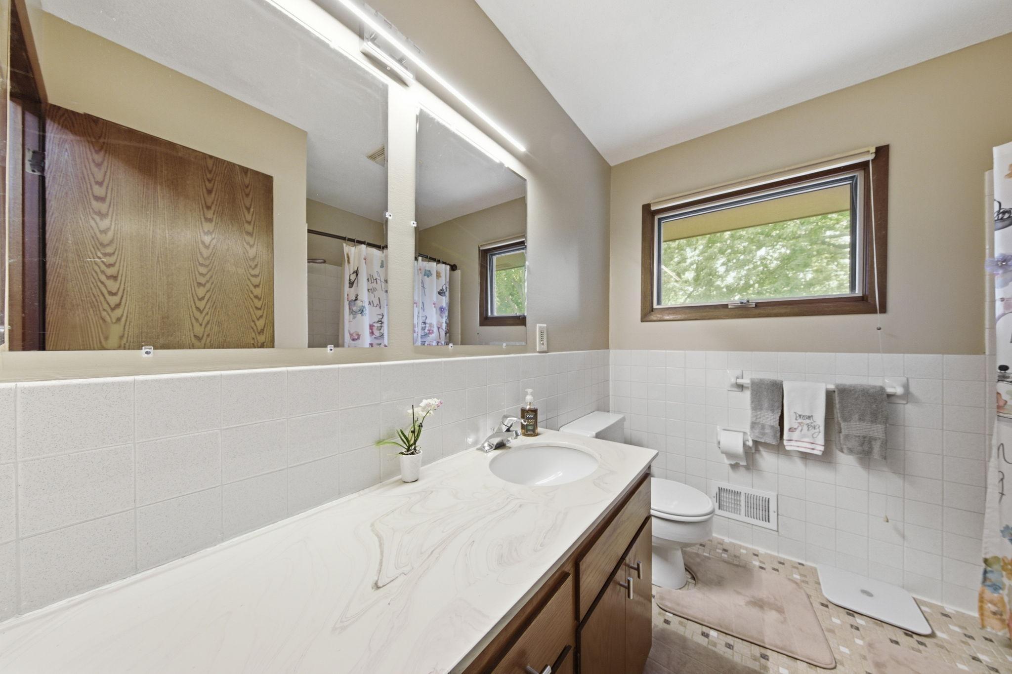 10545 Johnson Road Bloomington, MN 55437 - Photo 14 of 37 Gallery Image 14
