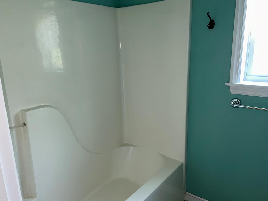 114 Oak Ridge Drive Clarion, PA 16214 - Photo 30 of 38 a bathroom with a bathtub