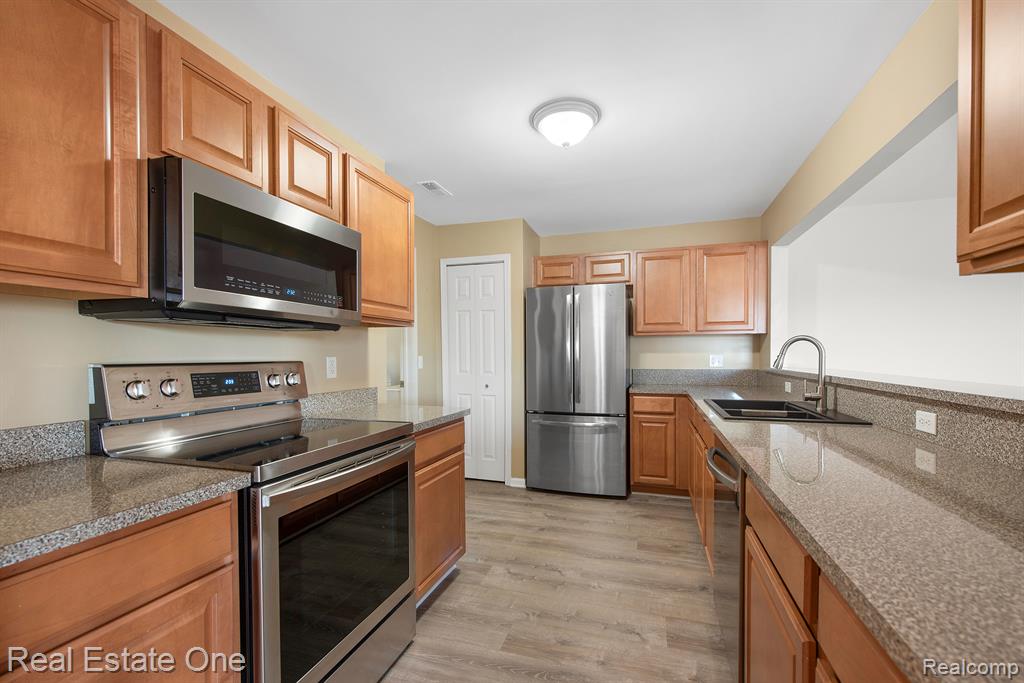 1845 Flagstone Circle Rochester, MI 48307 - Photo 7 of 29