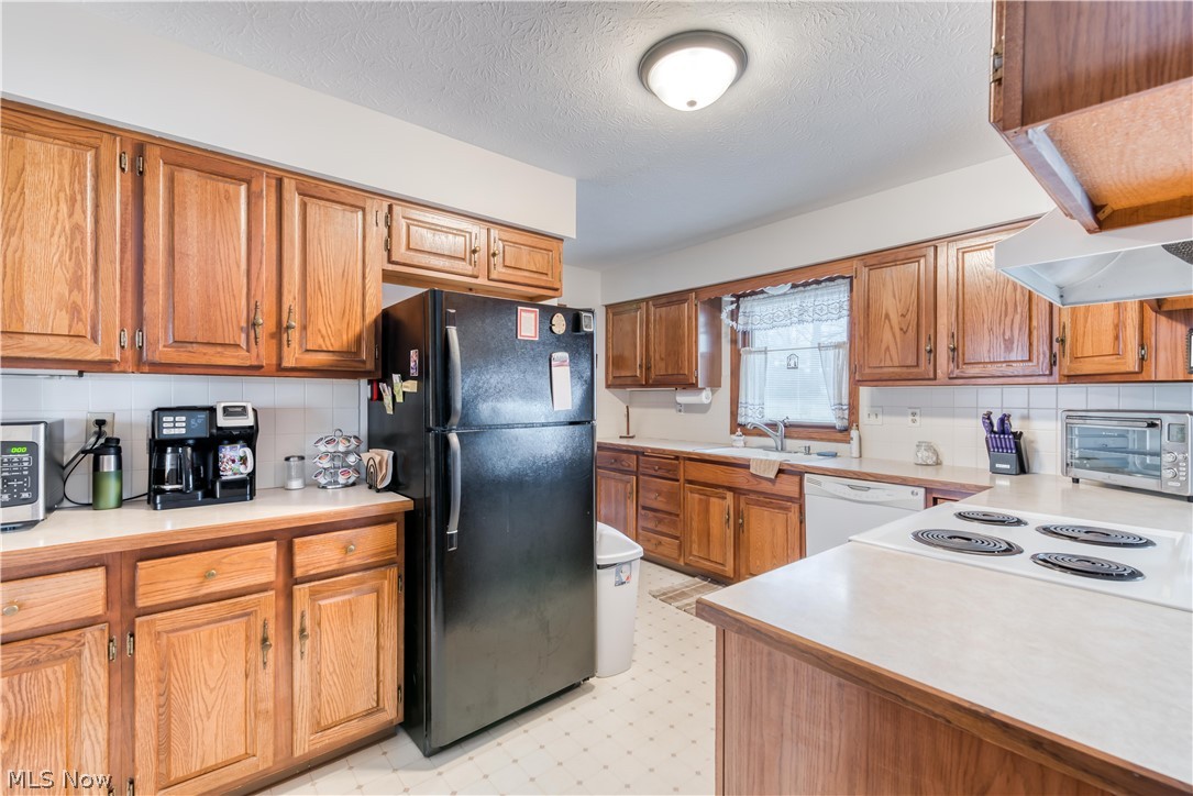 5911 Dailey Road Akron, OH 44319 - Photo 6 of 30