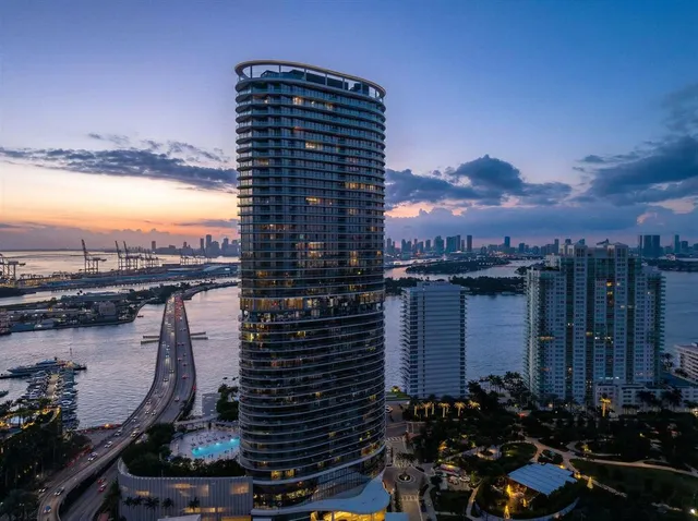 $12,500,000 | 501 West Avenue, Unit 3903/3904, Miami Beach, FL 33139