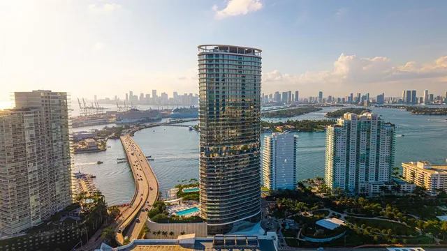 $12,500,000 | 501 West Avenue, Unit 3903/3904, Miami Beach, FL 33139