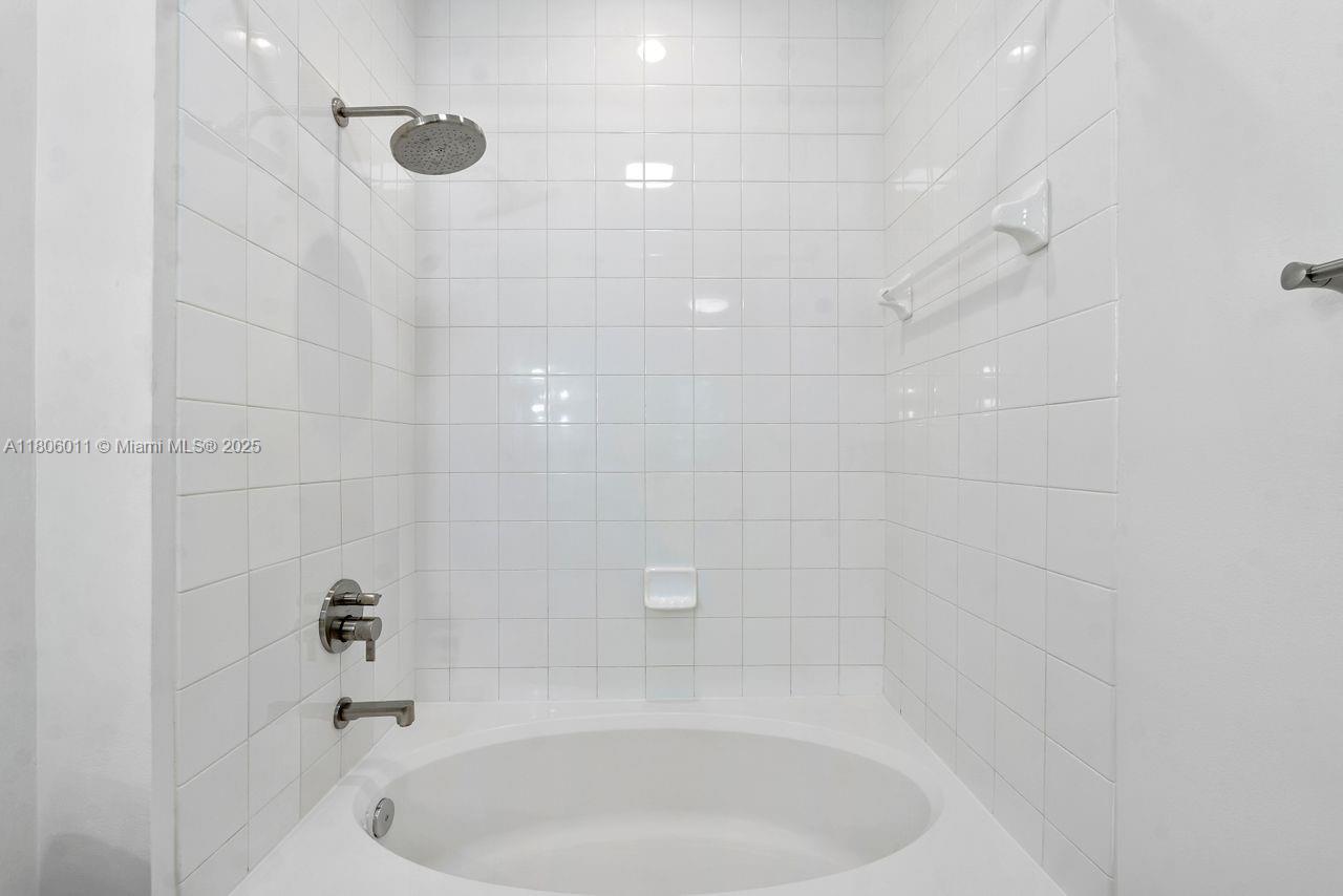 2001 Biscayne Boulevard, Unit 2308 Miami, FL 33137 - Photo 14 of 29 a bathroom with a bathtub