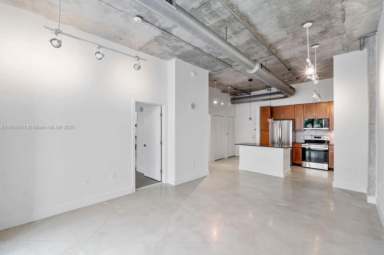 2001 Biscayne Boulevard, Unit 2308 Miami, FL 33137 - Photo 4 of 29 a view of a livingroom with furniture