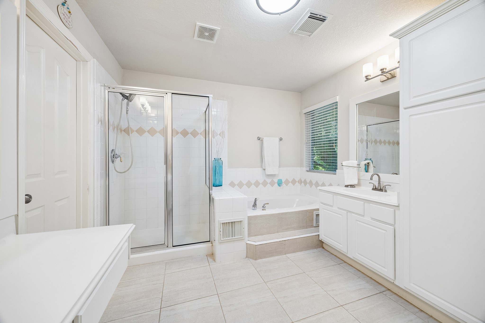 7618 North Linpar Court Houston, TX 77040 - Photo 16 of 34 The primary ensuite has ample storage. Notice access to the large walk in Primary closet!