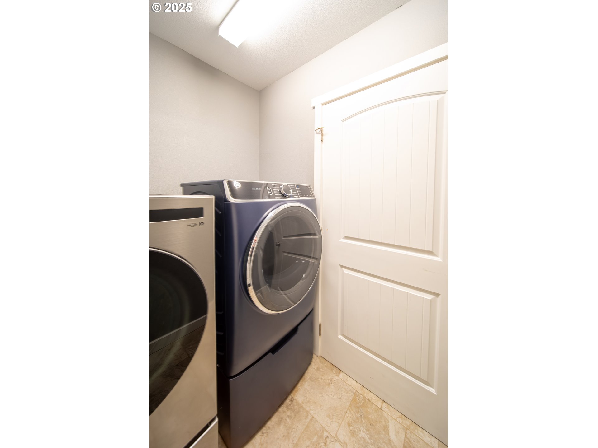 1010 Raechel Road Lakeside, OR 97449 - Photo 21 of 44 a utility room with dryer and washer