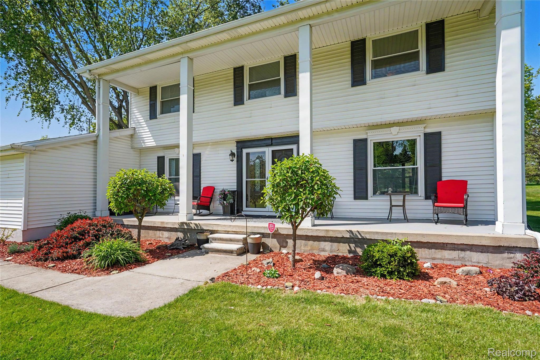 4393 East Cook Road Grand Blanc, MI 48439 - Photo 6 of 37 006_file_7173.jpg
