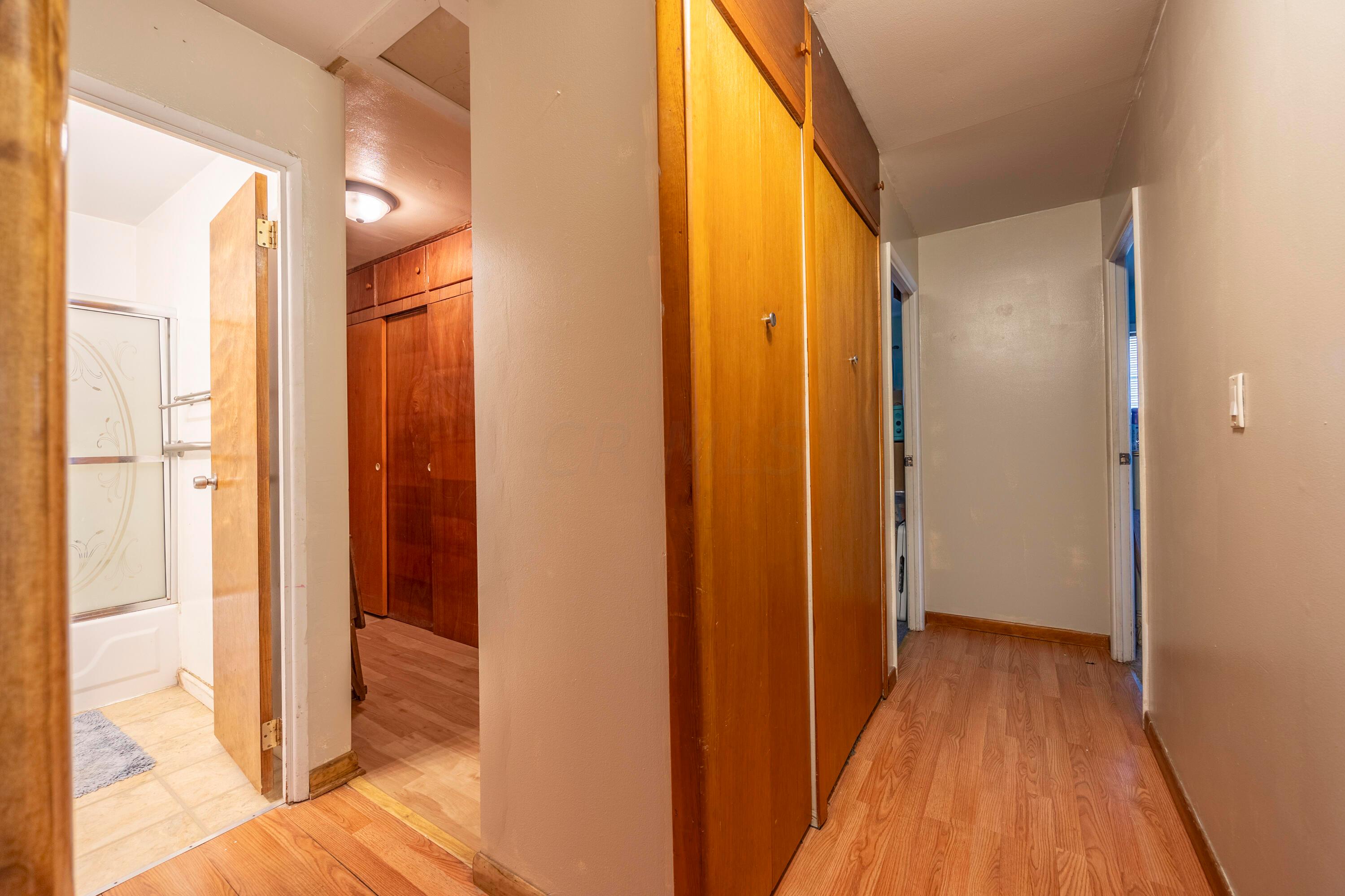 115 Phelps Road Columbus, OH 43207 - Photo 22 of 42 Hallway