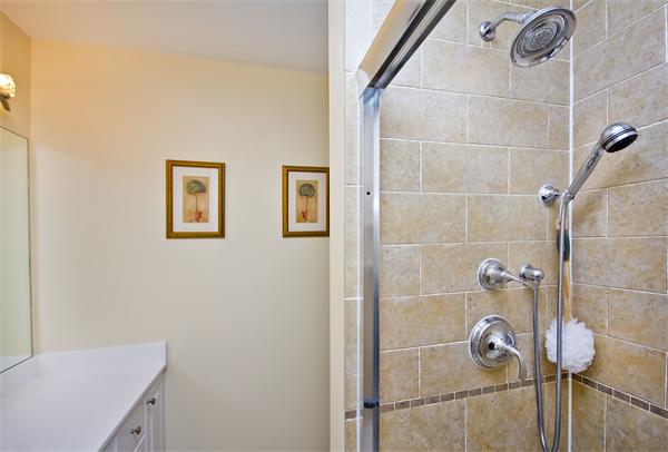 75 Glen Road, Unit 6 Brookline, MA 02445 - Photo 9 of 15 Gallery Image 9